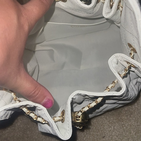 Elegant White Quilted Chain Bag - Picture 6 of 8